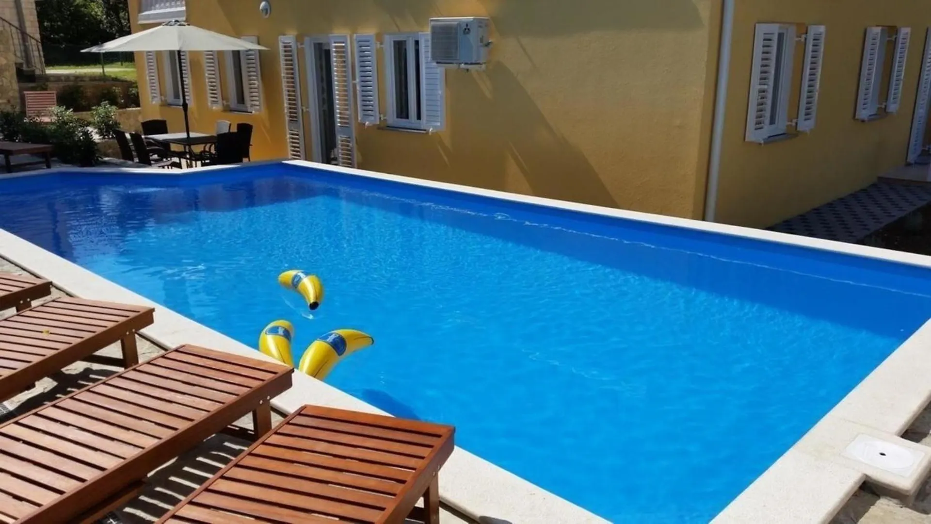 Tolles Appartement In Baska Mit Eigener Terrasse