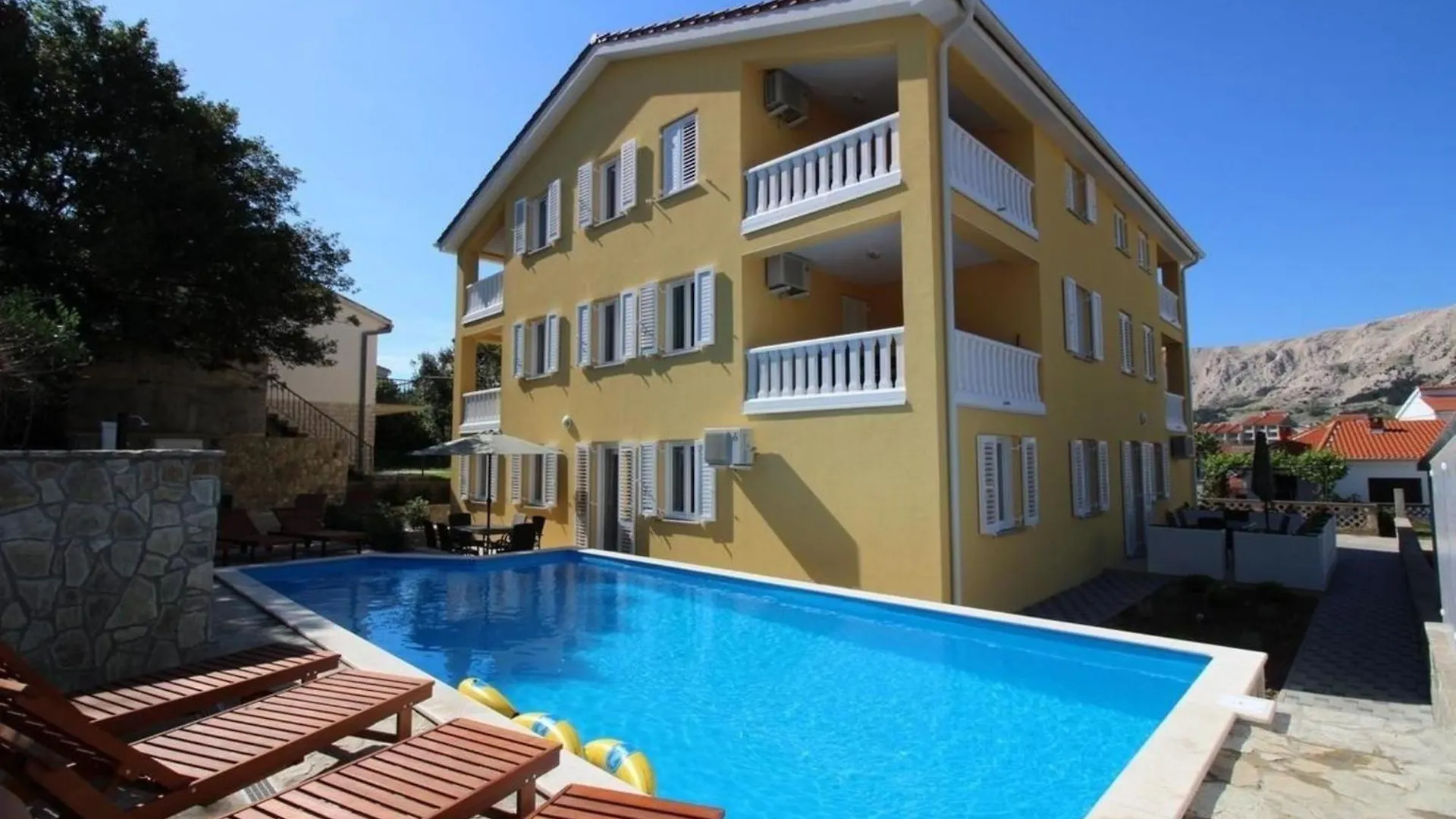 Tolles Appartement In Baska Mit Eigener Terrasse