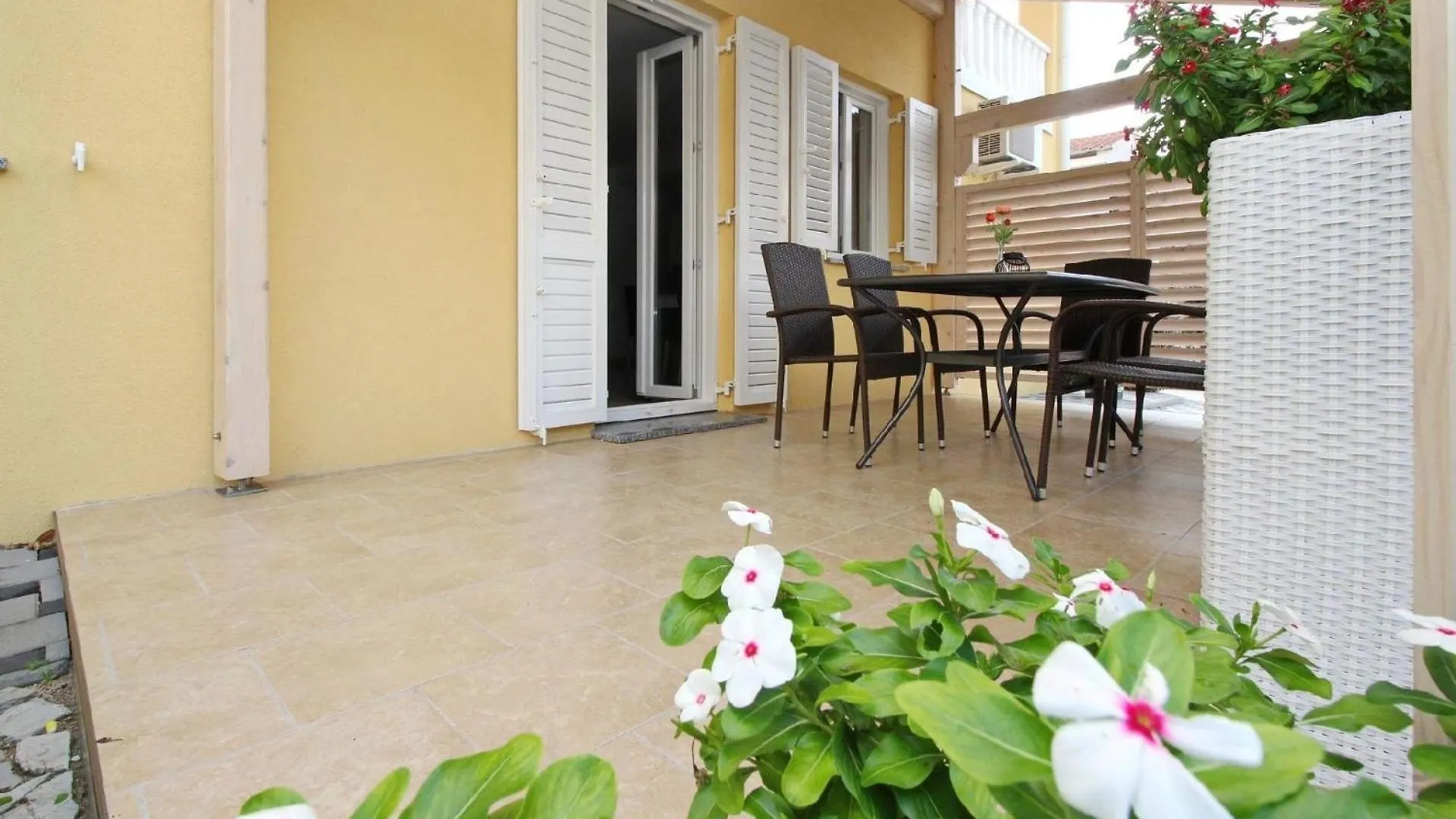 Tolles Appartement In Baska Mit Eigener Terrasse Croatie